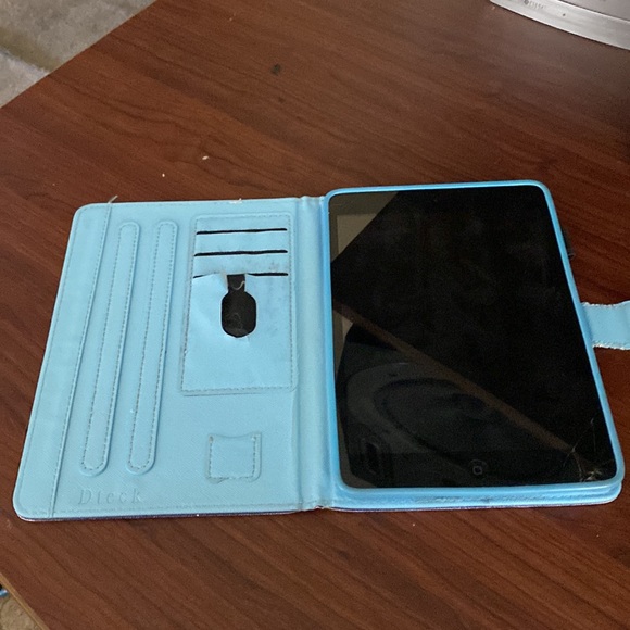 IPad mini, with case - Picture 3 of 5